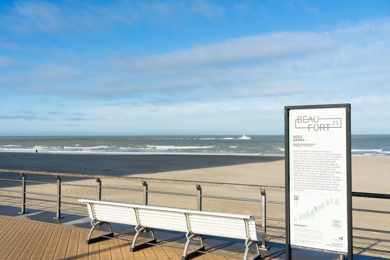 Las Dunas - 30M Van Het Strand Ostend 0*,  Belgium